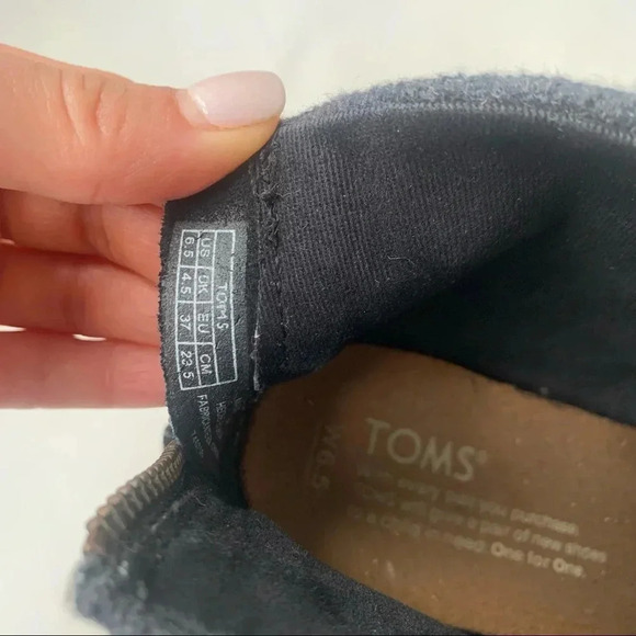 Toms Lacy Ankle Bootie Black and Grey Tassle Zipper Size 6.5 - Picture 7 of 13